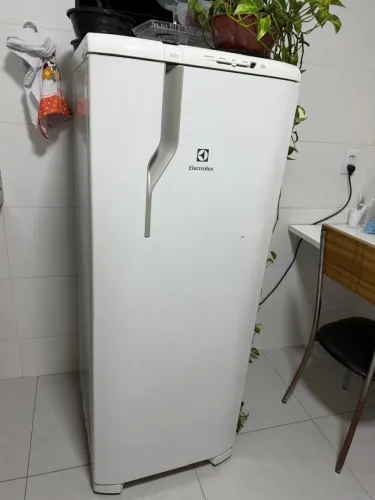Geladeira Electrolux RE31
