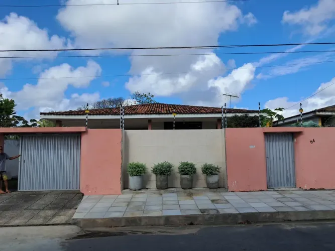 Ótima casa no condomínio Jardim Petrópolis I