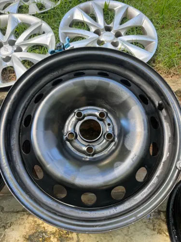 Rodas aro 16 5 furos com calotas originais!