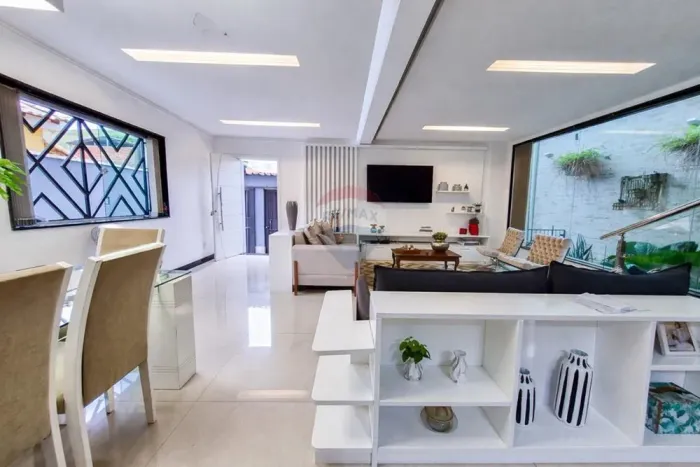 Casa de Alto Padrão com 3 suítes e energia solar à venda no Bairro Pilões, em Três Rios-RJ