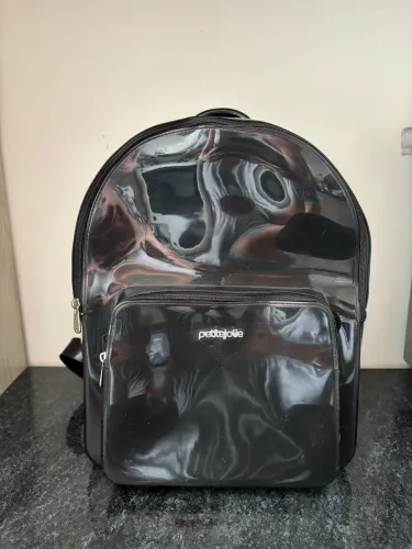 Mochila Faculdade Escolar Trabalho Petite Jolie Grande Espaçosa Original Perfeita -Preta