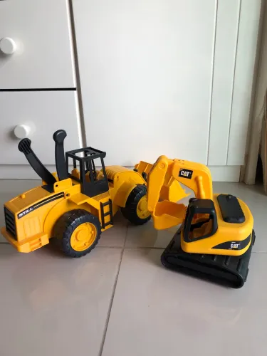 Kit Escavadeira e Trator de brinquedo