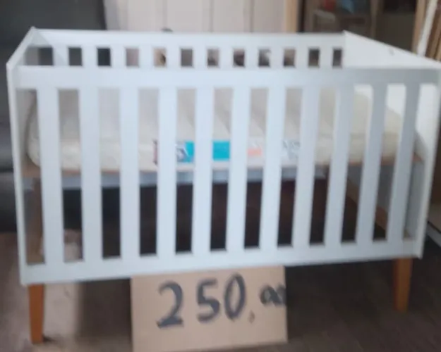 Berço novo com colchão