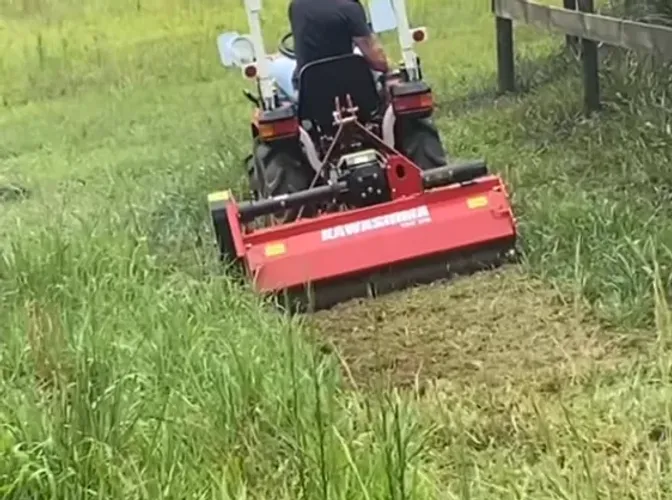 Roçadeira Trincha + Trator TRY 253 25 HP Traçado (Super Compacto)