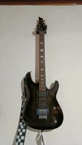 guitarra superstrato, otimo estado, micro afinação