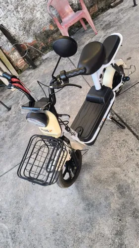 Moto elétrica nova zero com chave reserva moto ainda no plástico *
