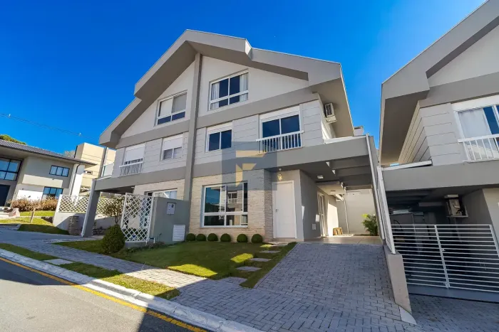 Casa MOBILIADA em condominio clube. 140m2, 4 dormit, 2 suítes, 2 vagas - Atuba Curitiba