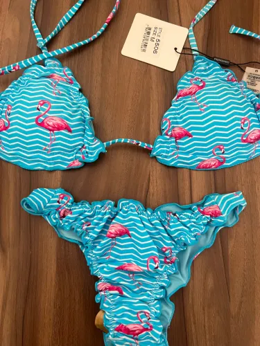 Biquíni feminino azul com flamingos