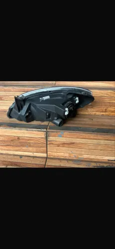 Farol celta 2007 a 2016 lado direito  150,00
