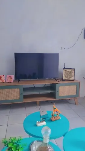 Vende-se uma televisão