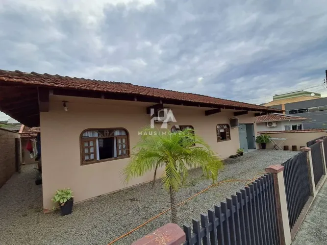 Casa residencial para alugar com 3 dormitórios no bairro Ilha da Figueira, 110 m².