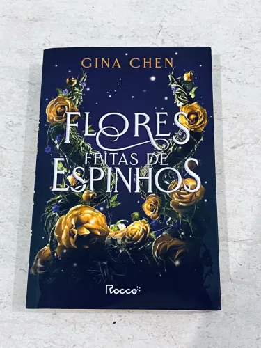 Flores feitas de espinhos 