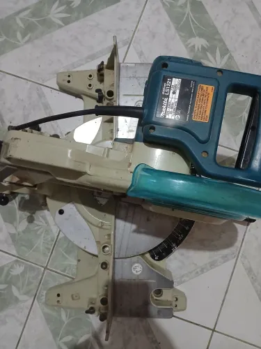 Serra de Esquadria 305mm 1650W 220V MAKITA-LS1221