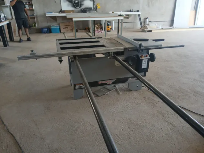 Esquadrejadeira BST-2900i