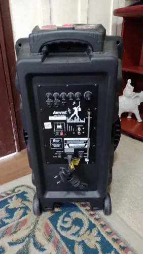 Vendo caixa de som Amvox 500 w pouco uso Nova valor 300,00 Cel 47- *