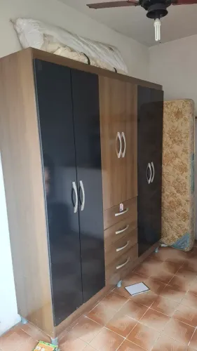 Guarda roupa com seis portas e quatro gavetas 250 reais