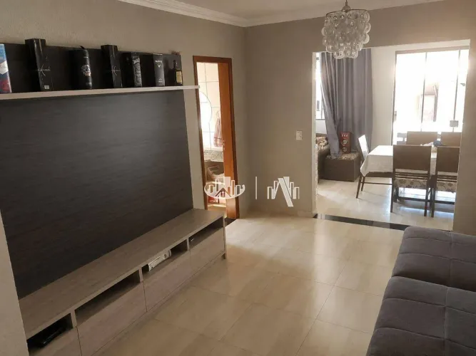 Sobrado com 3 quartos para alugar, 200 m² por R$ 4.300/mês - Jardim Esperança - Londrina/P