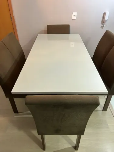 Mesa tampo de vidro com 6 cadeiras