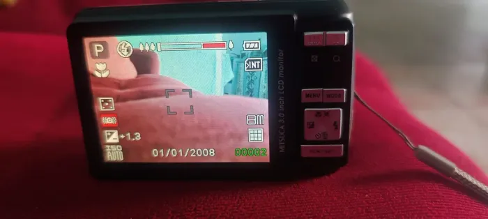 MÁQUINA FOTOGRÁFICA MODELO MITSUCA 8.0 MEGA PIXEL.
