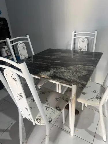 Mesa 4 cadeiras