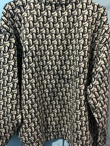 Blusa G-Yantong preta e branca, estampada, modelo soltinho. Veste aprox. G. Bom estado. ?