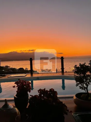 Casa de 3 dormitórios à venda no Ribeirão da Ilha