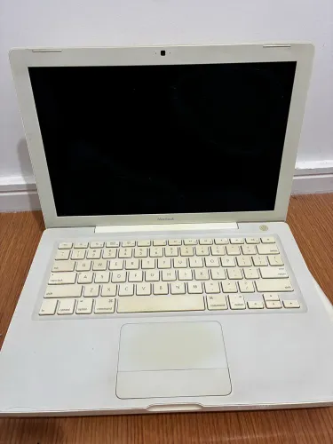 2 MacBooks Apple White antigos