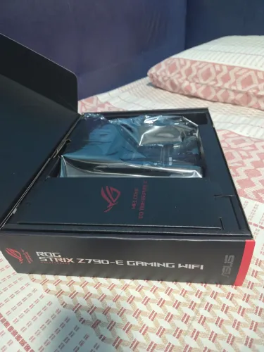 Placa mãe ASUS Z790-E Gaming Wifi II (Sem uso/Nova)