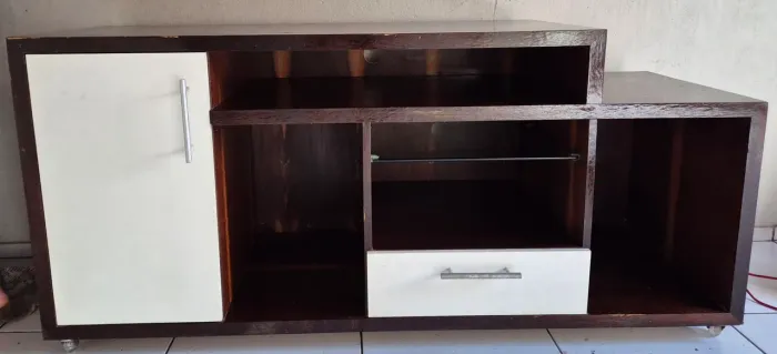 RACK PARA SALA, MADEIRA IMBUIA, ÓTIMA QUALIDADE. PARCELAMOS