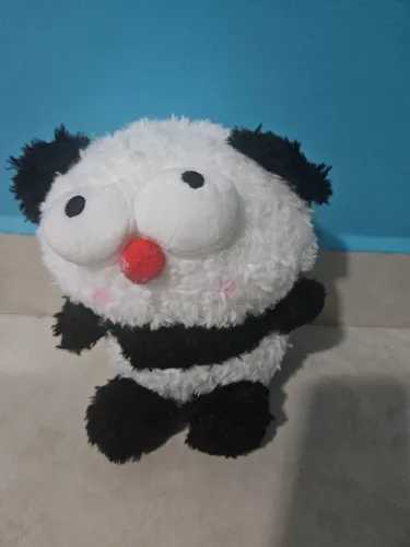 PANDA zóiudo de pelúcia