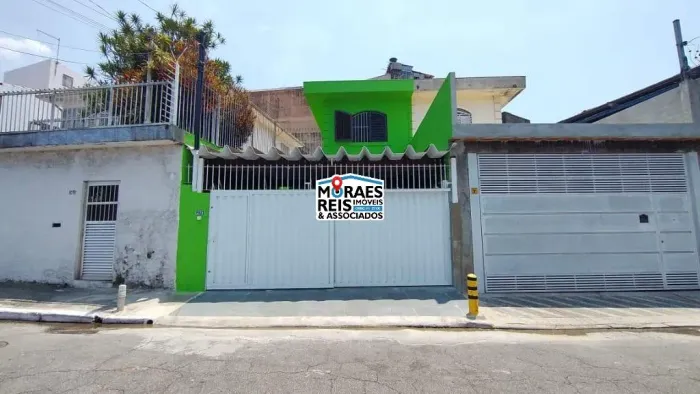 Sobrado a venda em Jardim Itacolomco, 2 quartos, 3 vagas