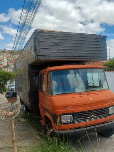 Caminhão 608 D 82