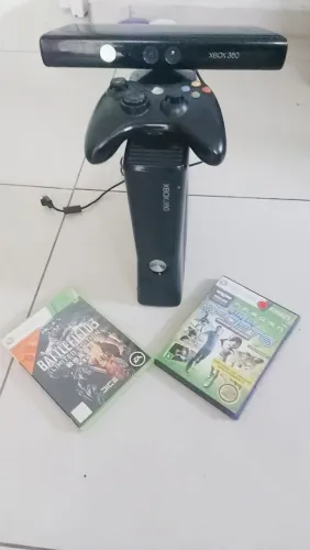 Xbox360 preto slim 1 controle 3 jogos original e 3 pararalelo 750 reais 