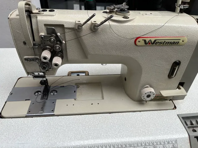 Vende se máquina de costura
