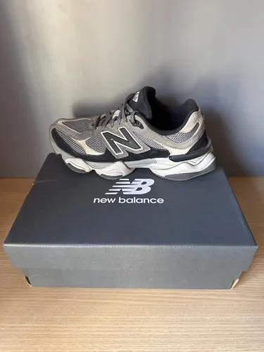 Tênis New Balance 9060
