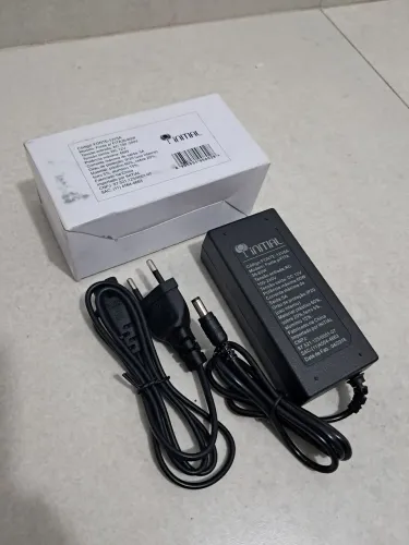 Fonte Eletrônica 12V 5A da Marca Initial, modelo FONTE-12V5A, para Fita de Led 36-60W