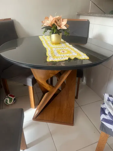 Vendo Mesa Redonda 4 Cadeiras