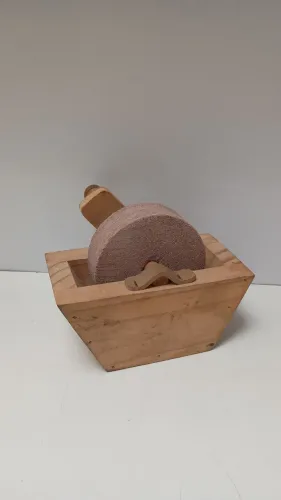 Rebolo artesanal para afiar facas altura 11 x 15 x 8 cm