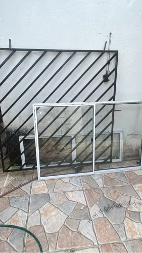 Janelão com grade