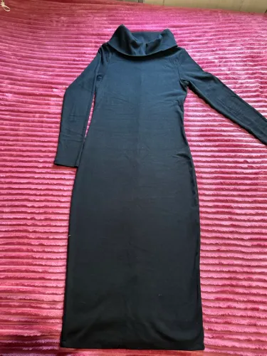 Vestido mid preto manga longa