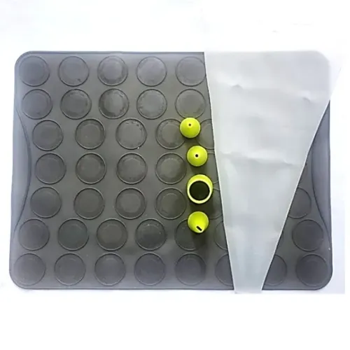 Kit para fazer macarons. Tapete, manga e bicos