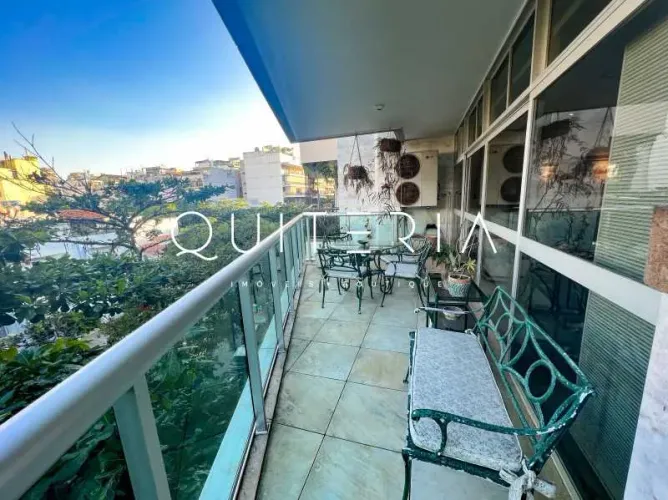 Apartamento em excelente estado de conservação, localizado em rua calma e tranquila.