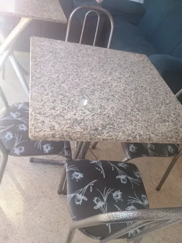 Mesa super conservada