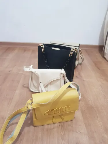 Bolsas vários modelos cores tamanhos.