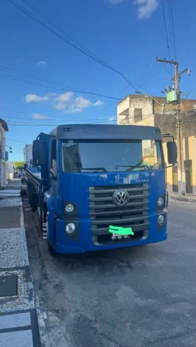 Vende-se caminhão carroceria 