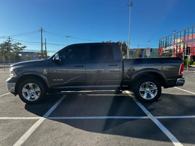 Ram Classic Laramie 5.7 V8 16V Gasolina 4X4 Aut. 2023