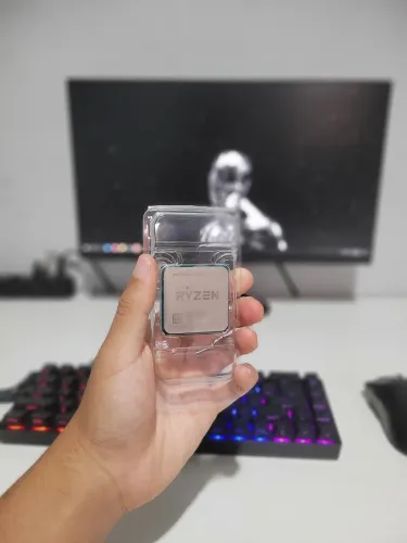 Processador Ryzen 3 2200g novo