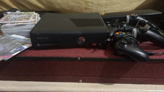 Xbox 360 completo (30 jogos, 2 controles, 2 Kinects) 