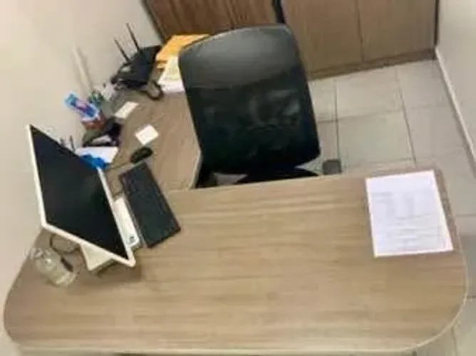 MESA ESCRITÓRIO + ARMÁRIO