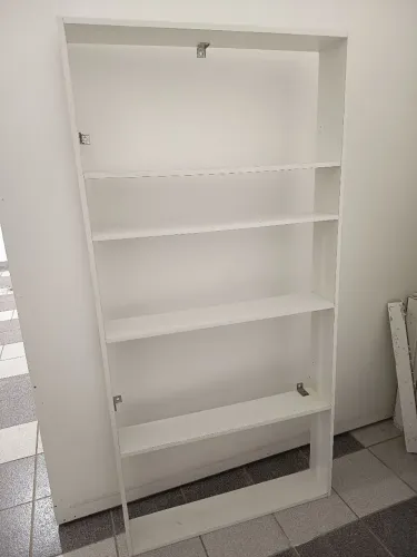 Estante de MDF bem conservada